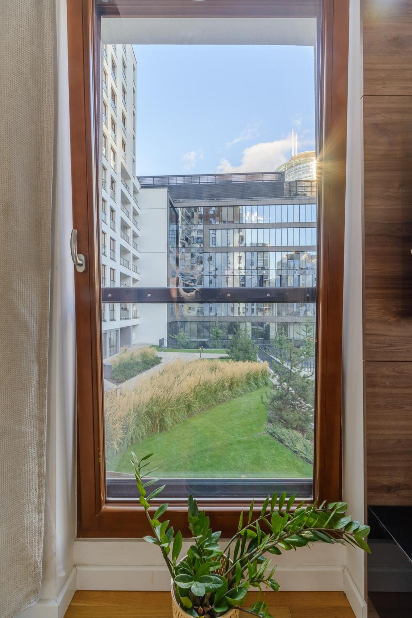 Lumina Apartment With Parking Near Muzeum Powstania Warsaw Exterior photo
