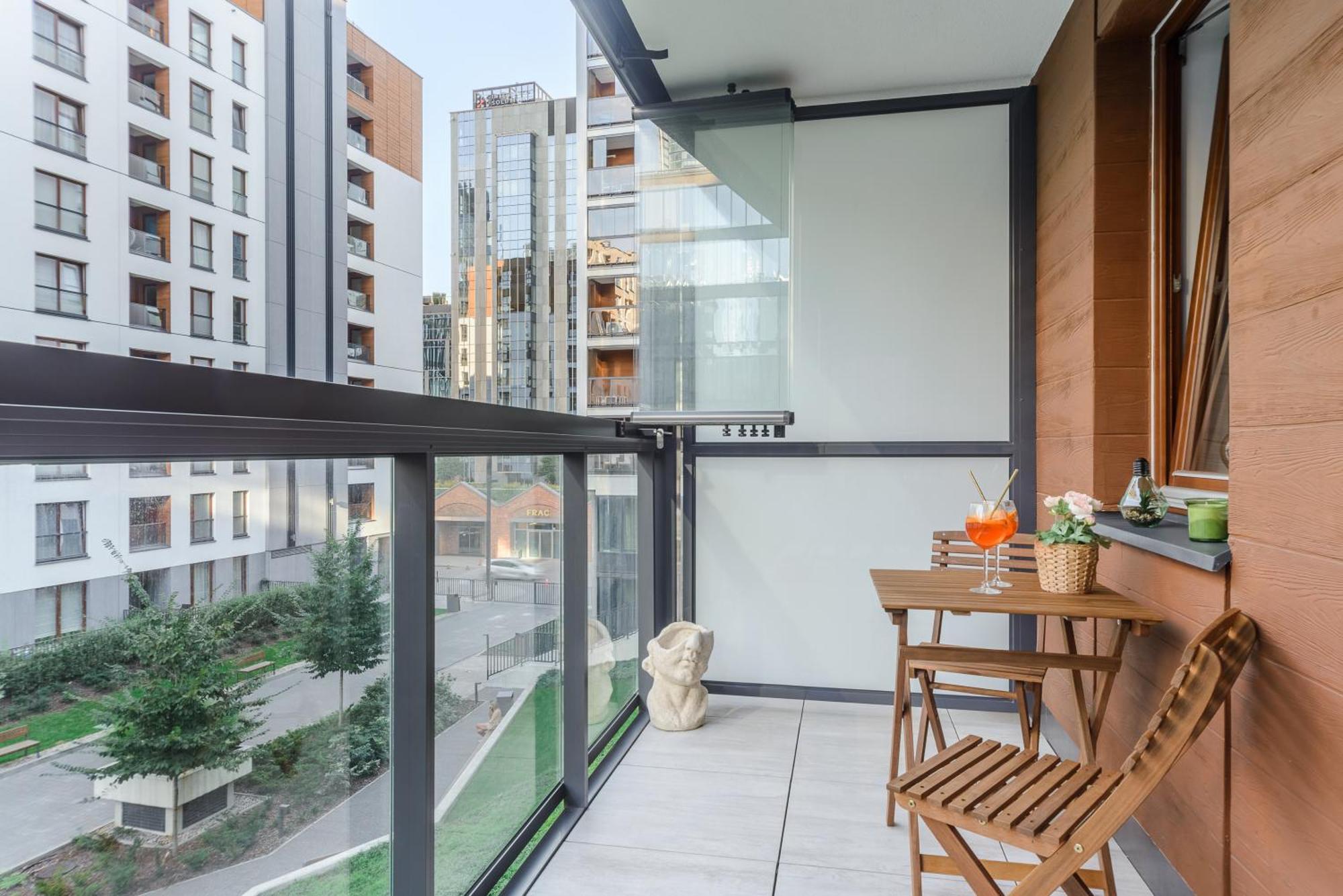 Lumina Apartment With Parking Near Muzeum Powstania Warsaw Exterior photo
